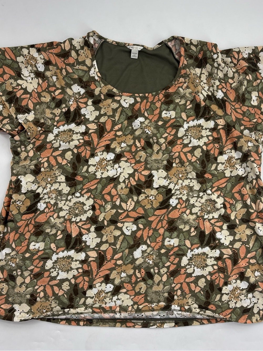 Women’s Floral Short-Sleeve Tee - Olive & Coral 18/20 - Picture 2 of 5